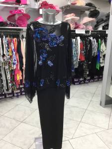 tunique pancho voile perlée et pailletée mains 349 € ET 389 € du 40 au 56 : robe longue noire fourreau : 239 € du 38 au 56 