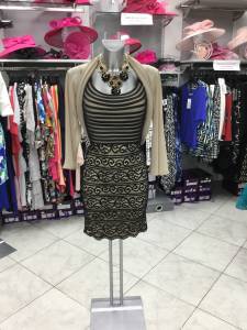 boléro cache épaule en voile beige et sa robe sexy en resille noir et beige avec lanniere en satin à marseille