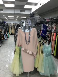 robe grande taille pour cérémonie a marseille , crêpe et mousseline , garniture paillette , du 38 au 52 , 395 €