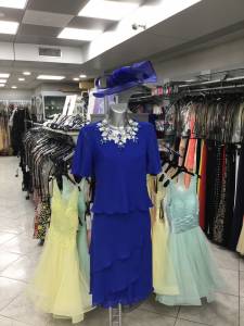 robe de ceremonie ou mariage , voile bleue , du 38 au 56 , 239 €