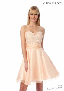 Robe de soirée bustier de la taille 34 à 44 et disponible en 4 coloris chez LM Gerard à marseille