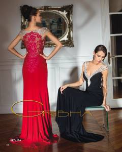 robe longue , rouge , noire ou blanche : 749 €