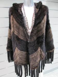 pancho-veste fourrure vison tricoté : 995 € 2 coloris
