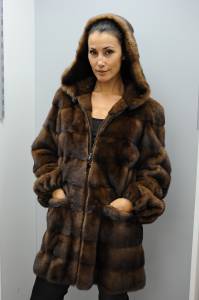 Veste fourrure femme pour un hiver chaleureux à Marseille