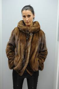 Veste fourrure femme pour un hiver chaleureux à Marseille