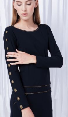 pull col rond bleu boutons manche