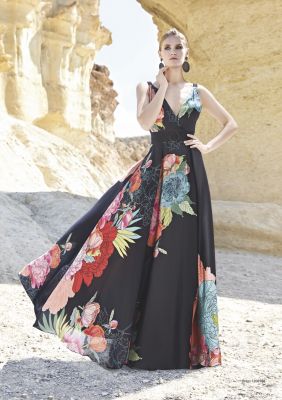 robe de soirée noire à grands volants motifs fleurs