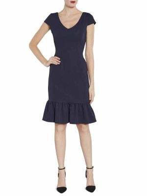 robe de soirée courte et grise de profil 