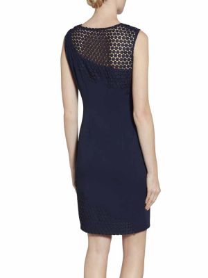 robe de soirée courte et grise vue de dos