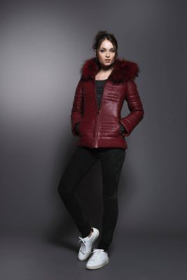 Veste en cuir bordeau à capuche