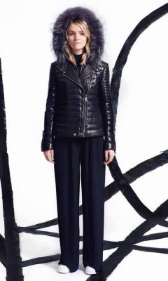 Veste en cuir noir capuche fourrure